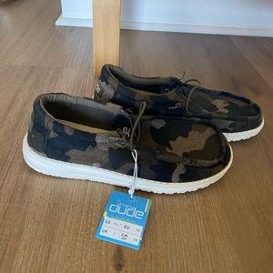 Camo Hey Dude, size Y6-7 (youth)